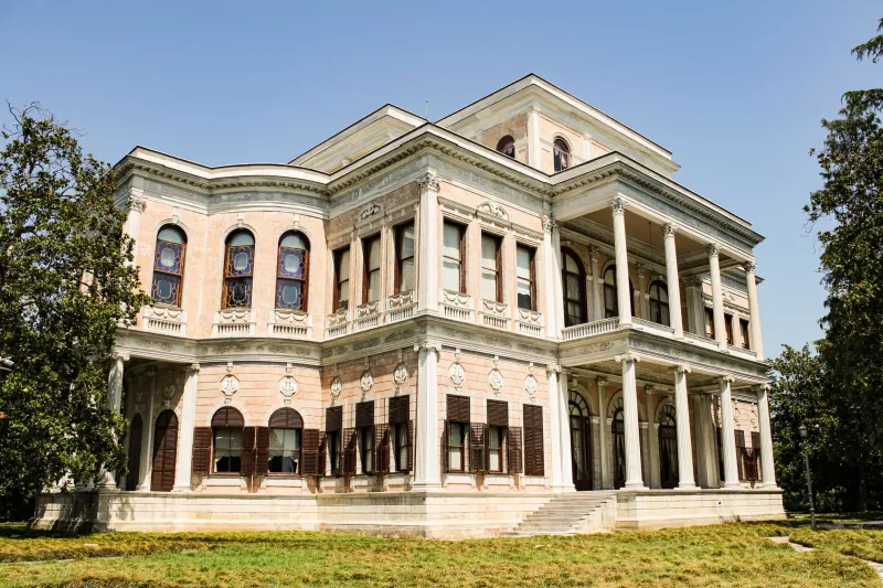 Built to Endure: The Architectural Philosophy Behind Villas That Transcend Time