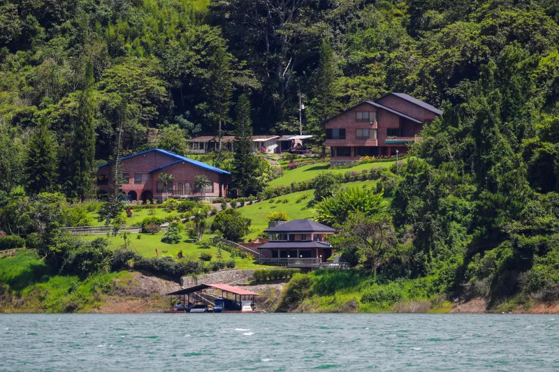 Open Water, Closed Gates: The Quiet Art of Privacy at America's Most Coveted Lake Estates