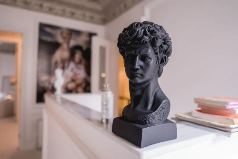 When Walls Become Galleries: The Architecture of Private Art Collection in America's Finest Homes